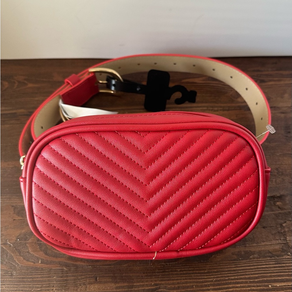 STEVE MADDEN Belt  Bag Red‎ Gold Zip adjustable Wristlet Large NWT